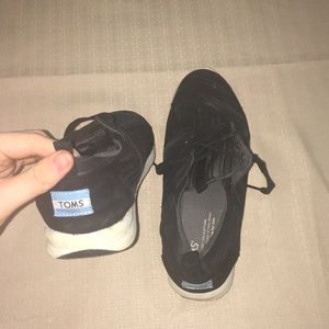 Toms tennis shoes
